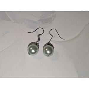 Pretty Feminine Vintage 1980s Pale Green Faux Pearl Dangle Earrings